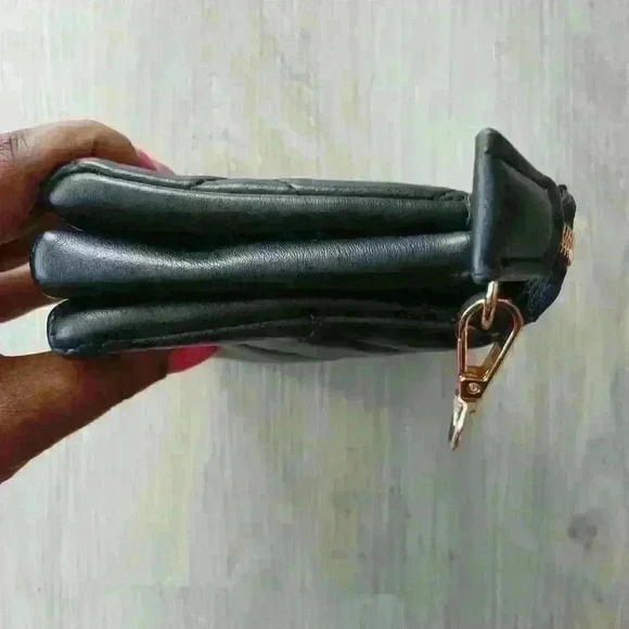 Black quited purse (missing small chain strap) EUC - Picture 3 of 7